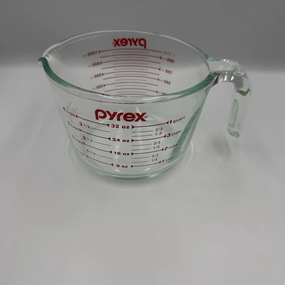 Pyrex 4-Cup 1 Quart Glass Measuring Cup with Red Lettering and Open Handle